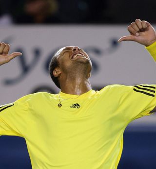 Jo-Wilfried Tsonga je zamenjal svoje orožje!