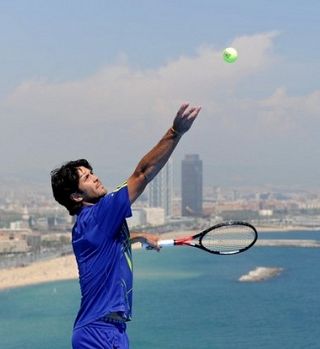 FOTO! Robin Soderling in Fernando Verdasco igrala tenis s spektakularnim pogledom na Barcelono!