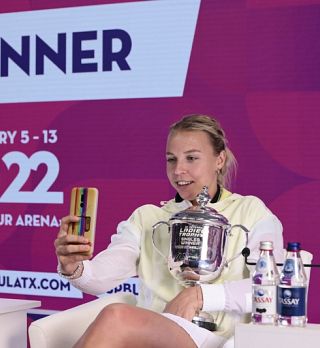 Kontaveit dobila še 20 zaporedni dvoboj v dvorani in slavila v Sankt Peterburgu