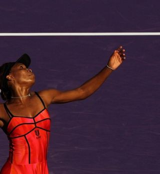 Venus preživela 4. krog; Slovo prve nosilke in izpraznjen tron