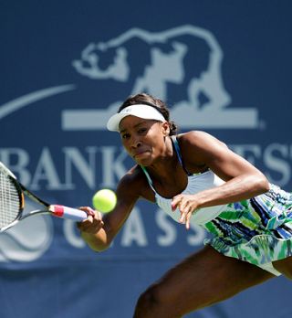 Venus Williams v polfinalu Stanforda povozila Dementjevo!