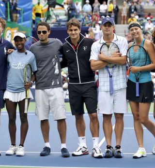 Slike! Roger, Marija, Andy, Serena, Ana, Kim in drugi, so se zabavali na igrišču v humanitarni akciji pod imenom 