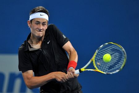 Mladi avstralski up Bernard Tomič in povratnica Jelena Dokič sta bila uspešna v 1. krogu Melbourna