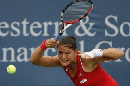 Dinara Safina z veliko težavami čez Italijanko Vinci!