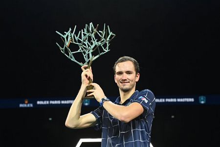 Daniil Medvedjev ohladil Aleksandra Zvereva v finalu Pariza!