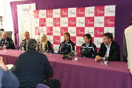 Prvi se bosta udarili Katarina Srebotnik in Kimiko Date-Krumm!