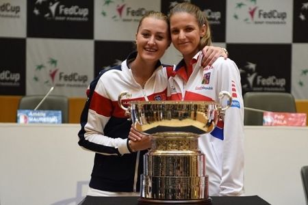 Pliškova in Mladenovičeva odpirata finale pokala Fed