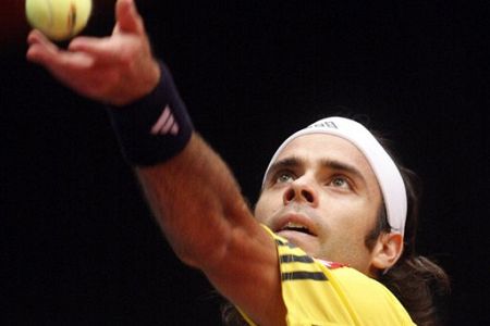 Fernando Gonzalez rešil pet zaključnih žog