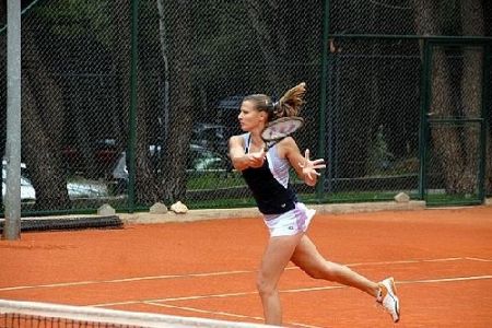 Polona Hercog v tretjem krogu mladink v Wimbledonu