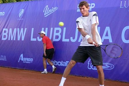 Semrajc v četrtfinalu Mostarja; Tadeja izgubila v Gruziji!