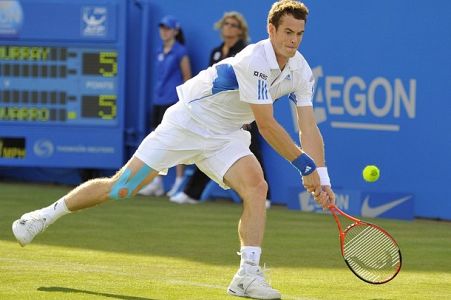 Murray uspešno čez prvi test na travi; Roddick suvereno