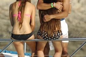 FOTO! Fernando Verdasco in Feliciano Lopez sta si dala duška z oboževalkami na jahti!