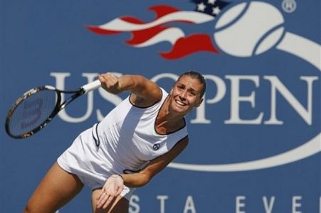 Flavia Pennetta z 'biciklom' v 3. krog; Kim Clijsters še naprej zmaguje!