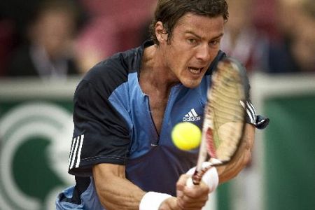 Nekdanja številka 1 Marat Safin izločil Isnerja