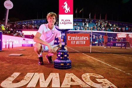 Prvi TOP 10 finale Umaga je pripadel Janniku Sinnerju