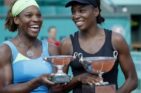 Venus in Serena potrdili dominacijo in v finalu OP Francije ugnali navezo Srebotnik/Peschke!